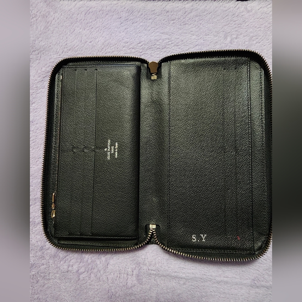Louis Vuitton Black Epi Zippy Organizer - Picture 8 of 16
